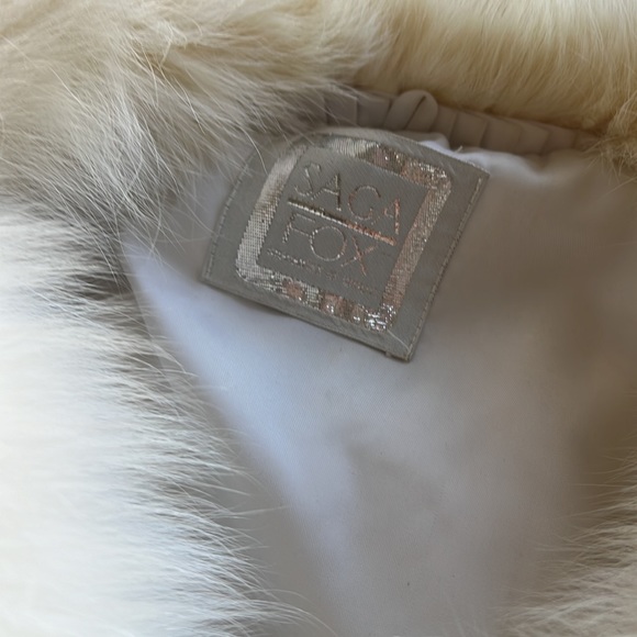 Selling a Saga Fox fur coat in perfect condition. Only worn once! - Picture 2 of 5